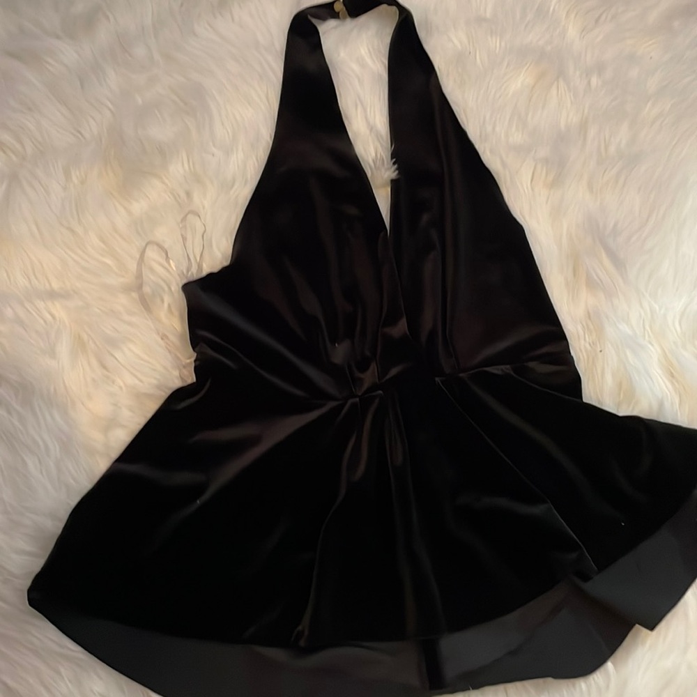 Beautiful- velvet  v cut halter top!